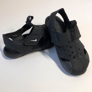 Niki size 5 toddler Velcro Sandler’s